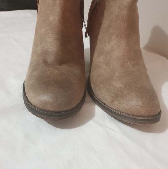 Size 7 MIA Booties Tan - Picture 3 of 9